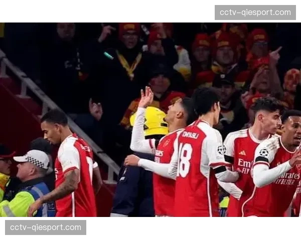 VAR长时间介入,判定朗斯队进球无效引发主场球迷强烈不满 VAR长时间介入,判定朗斯队进球无效引发主场球迷强烈不满